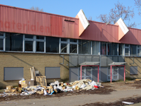 848254 Gezicht op het gebouw van 'De Utrechtse Bazaar' (Groenewoudsedijk 6) te Utrecht, die eind januari 2020 gesloten ...